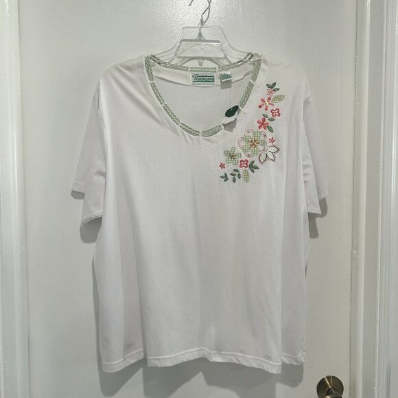 New with tag Ladies Extra Shenanigans embellished top Size 2X - Picture 1 of 3